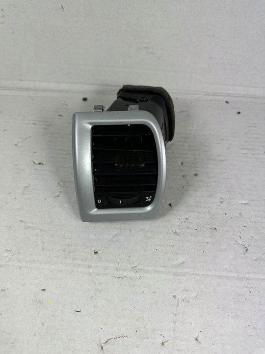 фото №1, Fabia ii решітка повітропровід ліва консолі 5j0819701