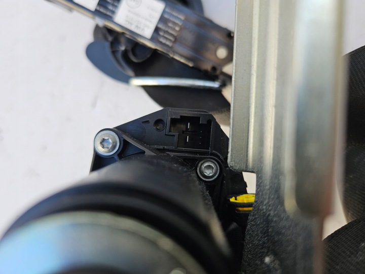 фото №9, Pas безопасности правый перед переднее audi a4 b9 9w чёрный доводчик