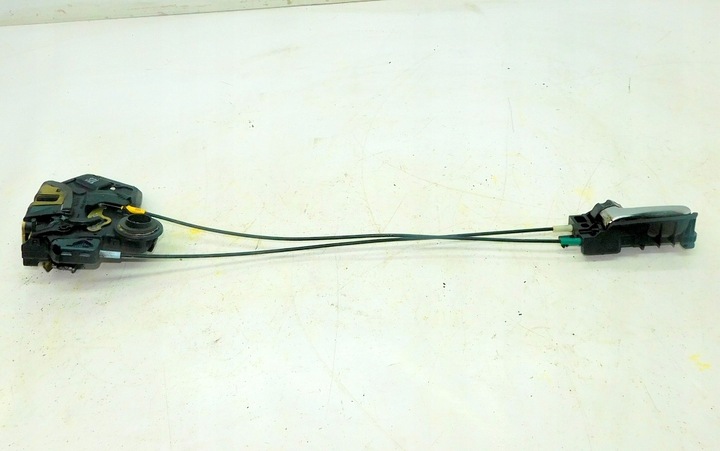 фото №2, Toyota corolla ts e12 05r 5d 1.8 192km замок дверь левый зад