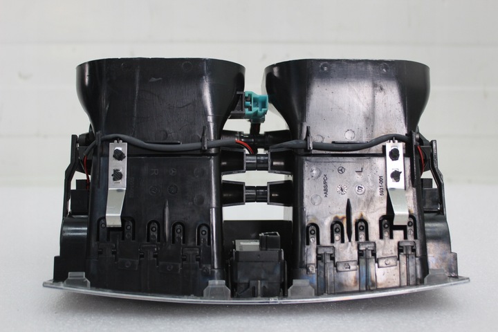 фото №12, Mercedes c класс w204 решётка средняя воздуховод a2048304054 передний рестайлинг