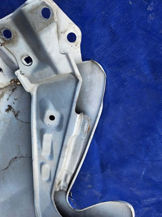 фото №7, Toyota prius plus крило правий 040