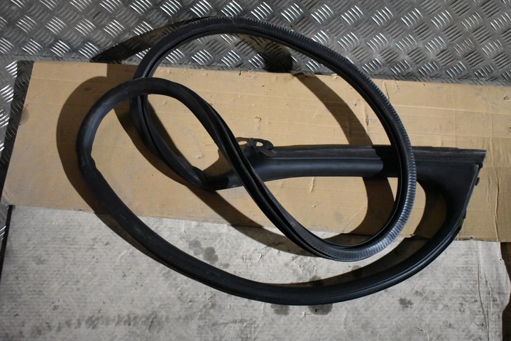 фото №1, Прокладка дверь передняя правая porsche taycan cross туризмо 1