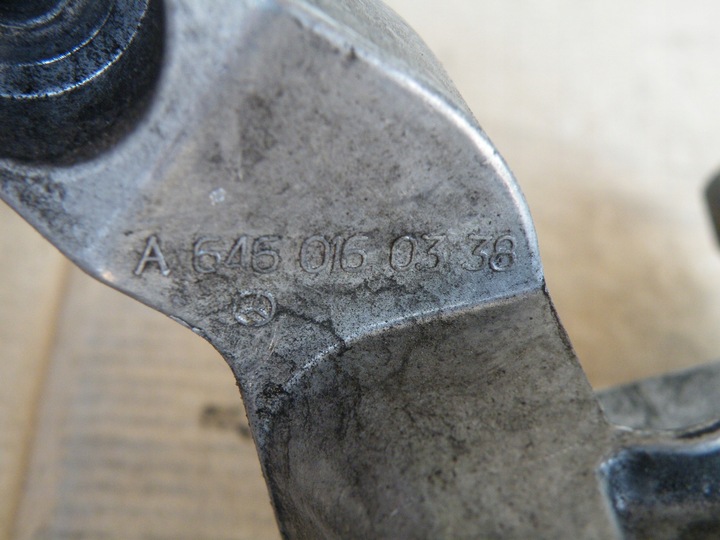 фото №5, Mercedes e клас w211 тримач насоса вакуумної