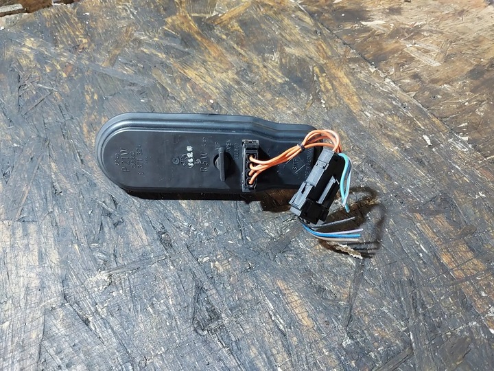 фото №6, Вкладка лампы левый левый зад bmw e39 универсал 8371324