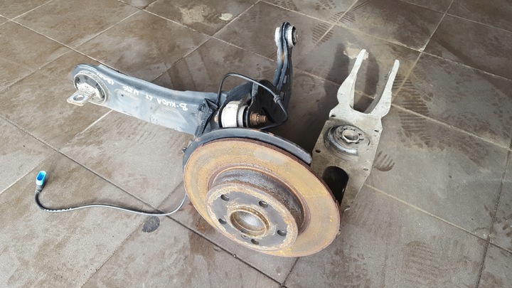 фото №1, Mercedes b w246 поворотный кулак левая зад 1,8 cdi 2460306