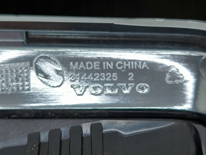 фото №9, Volvo xc60 2019 рамка панелі розподільчої