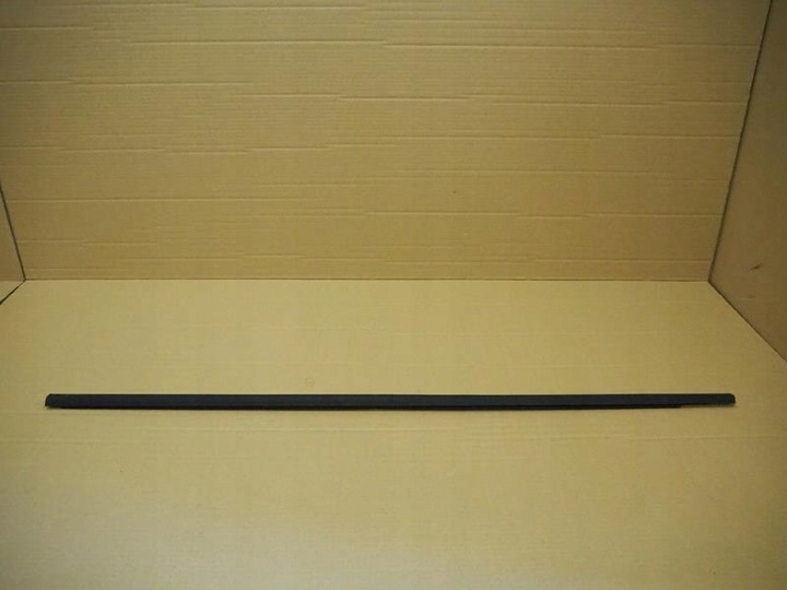 фото №1, Планка ущільнювач скла двері правих передніх golf vii 3d