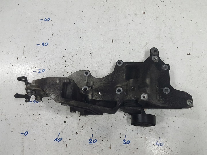 фото №1, Vw passat b6 05-09r 2.0 tdi cba лапи генератора