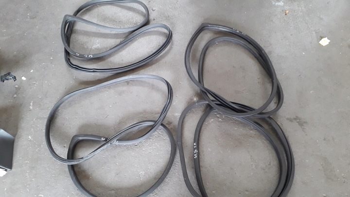 фото №1, Hyundai santa fe iii 2013- прокладка кузовна отвір двері зад задня