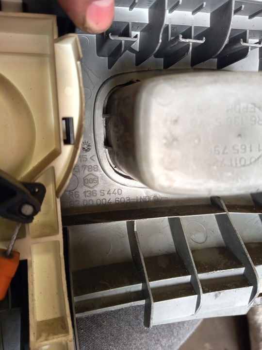 фото №10, Renault trafic vivaro панель воздуховод 8200011725 r6136s440 8200004603 w964097