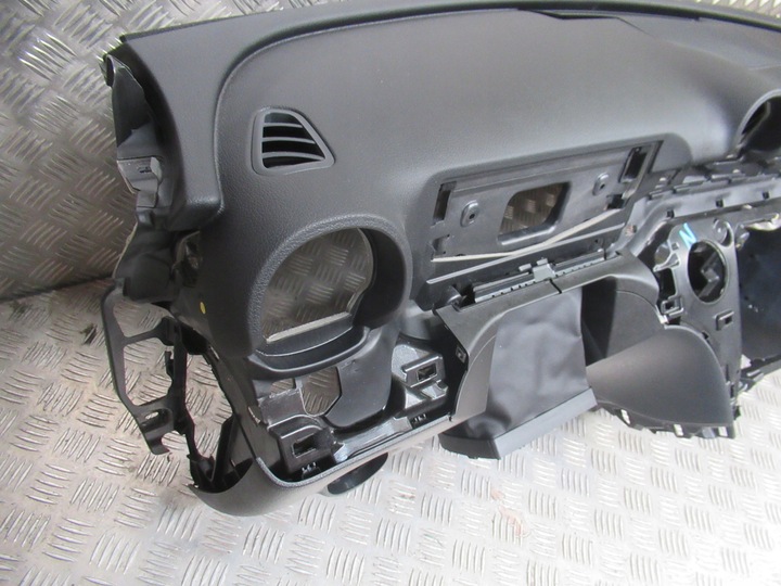 фото №11, Mercedes c-klasa w206 панель консоль подушки ремни комплект оригинал