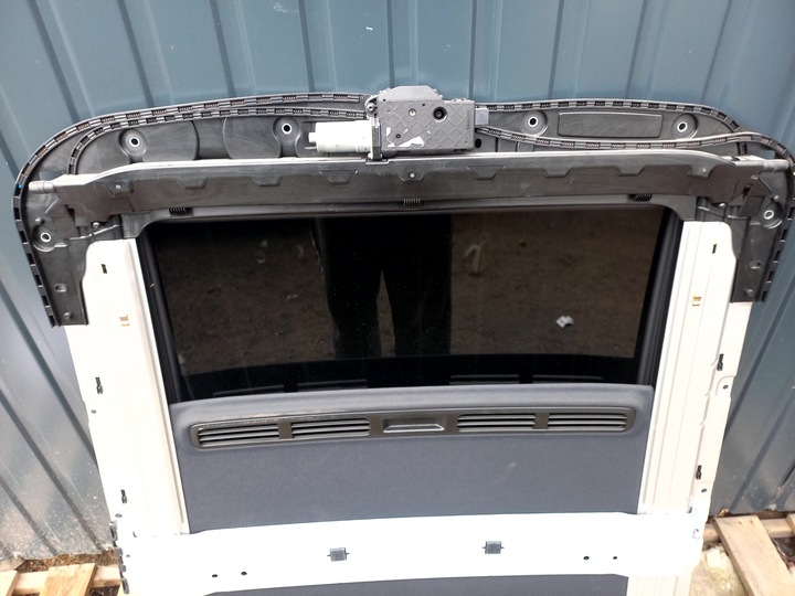 фото №4, Mercedes w257 cls люк комплектный