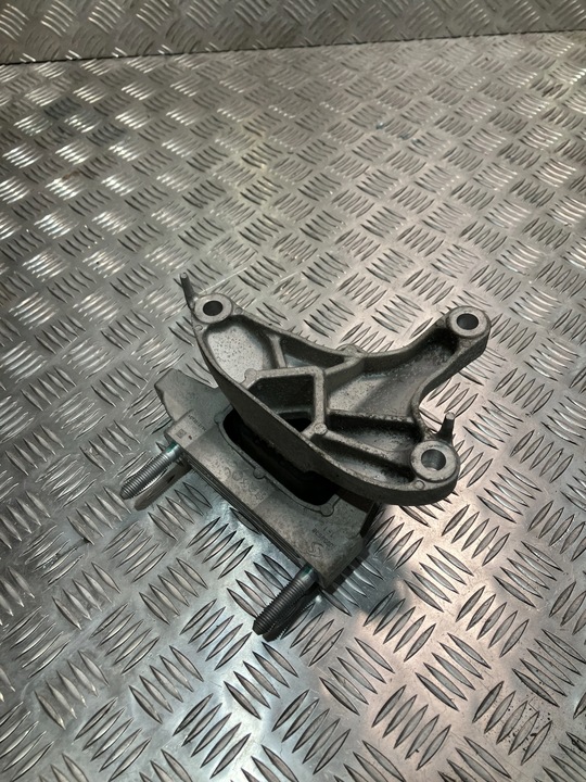 фото №1, Лапи двигуна 9826551380 opel corsa f 19- електрик