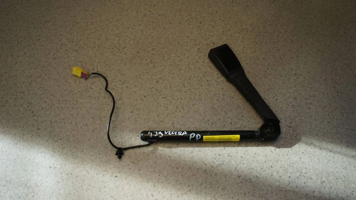 фото №1, Натягувач застібка скоба ременя праві перед opel vectra c signum 13127948f