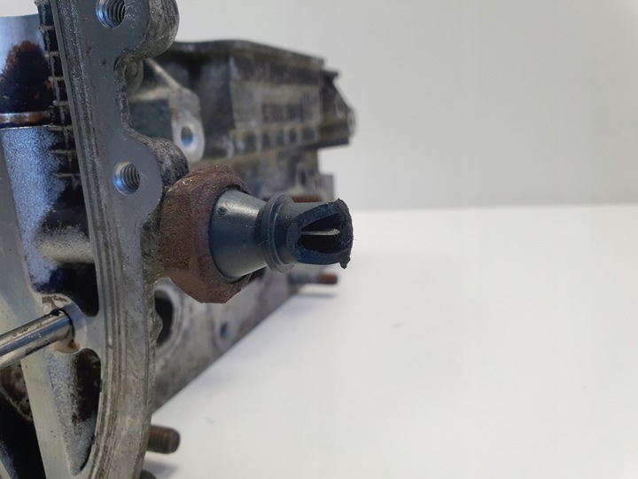 фото №3, Opel corsa d 1.0 12v головка циліндрів 55351330 z10xep