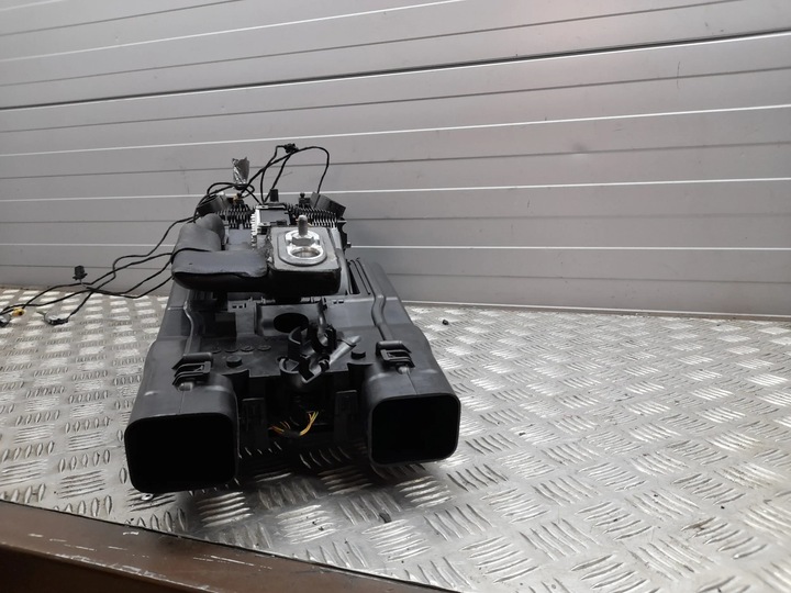 фото №7, Audi a8 s8 d4 4h 4h0820004c з спереду нагрівачі