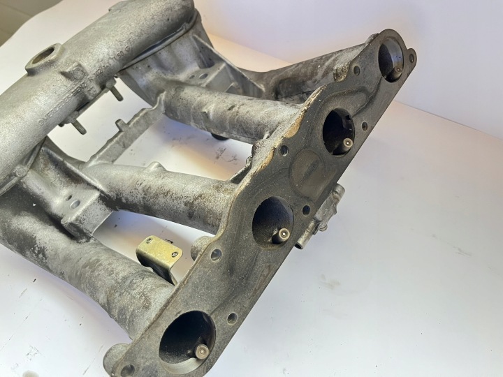 фото №8, Колектор впускний  mercedes w124 190 w201 m102 1,8 2,0 2,3 1021413601