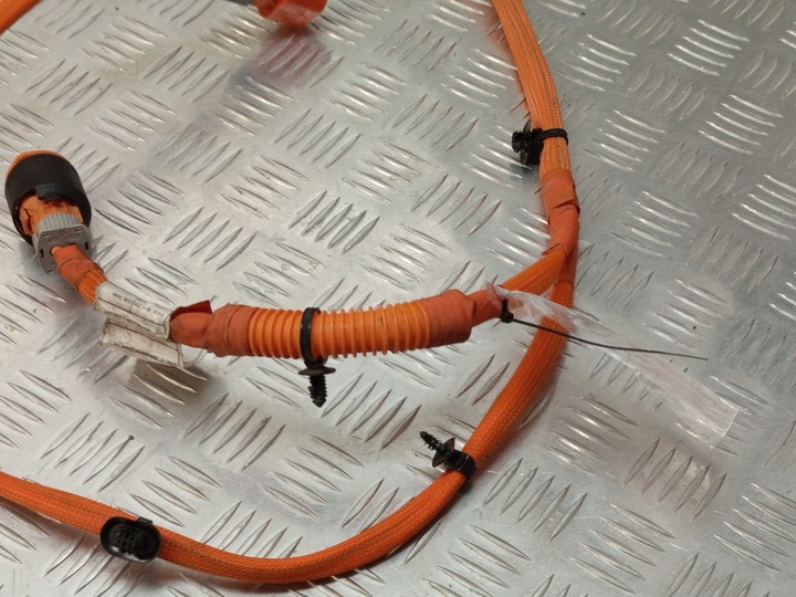 фото №5, Fiat 500e шланг высокого напряжения компрессора кондиционера 52197564