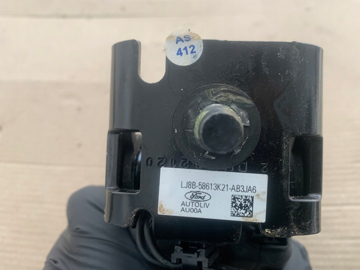 фото №9, Ford mustang mach-e rwd 75.7kwh застёжка ремня зад оригинал