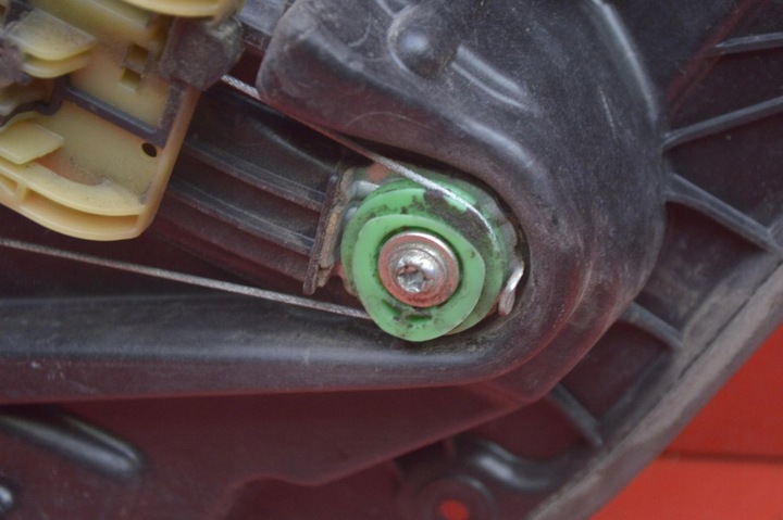 фото №6, Підйомник вікна правий зад 31276218 31343872 volvo s40 2 ii 5d hb рестайлінг 16-20