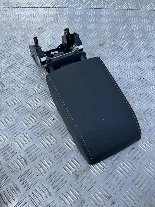 фото №1, Підлокітник шкіряний vw golf viii 19- 5h0864207c