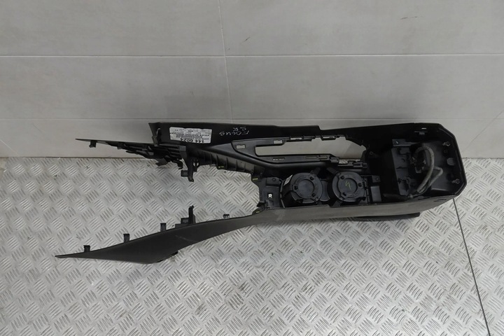 фото №7, Ford focus mk3 st sedan usa подлокотник туннель средний 18-