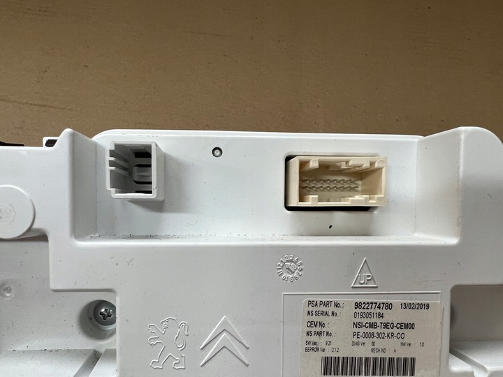 фото №10, Peugeot 308 t9 рестайлинг 1.5 hdi спидометр приборы оригинал европа