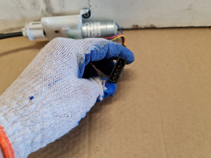 фото №4, Натягувач ременя перед audi a8 d2 4d0857833