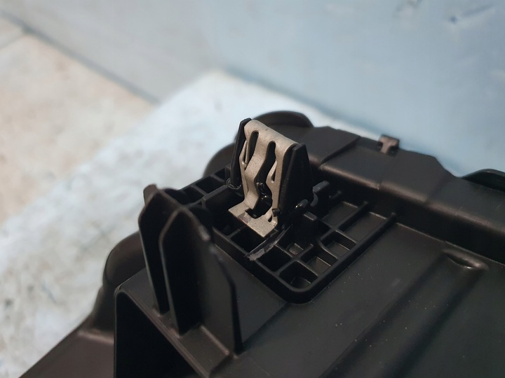 фото №6, Лампа накладка средняя xpeng g9 ev перед