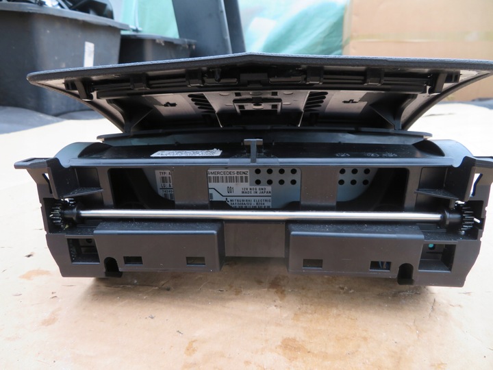 фото №10, Монитор дисплей a2046800931 mercedes c kla 204