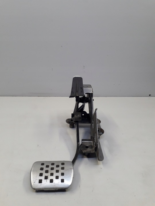 фото №1, Renault clio iv 1.2 tce педаль сцепления автомат 282759718r