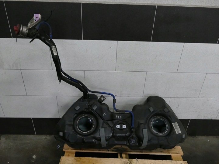 фото №1, Mercedes c204 рестайлинг 2.2 cdi бак топлива bak заливная горловина w204 купе 2-дверь