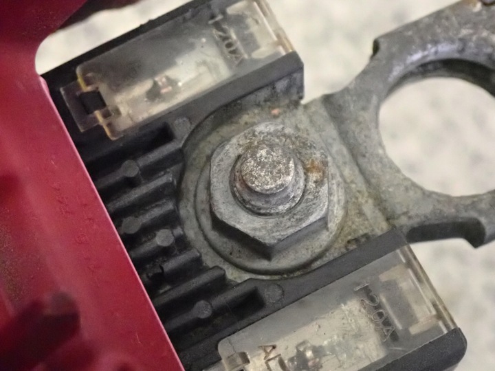 фото №4, Mitsubishi colt 1.1 benz 04-12 клема плюсова