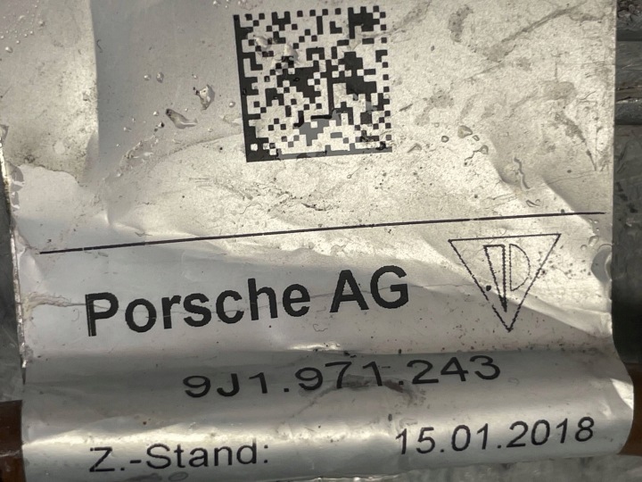 фото №6, Porsche oem номер 9j1971243 taycan кабель трубка  акумулятора мінус