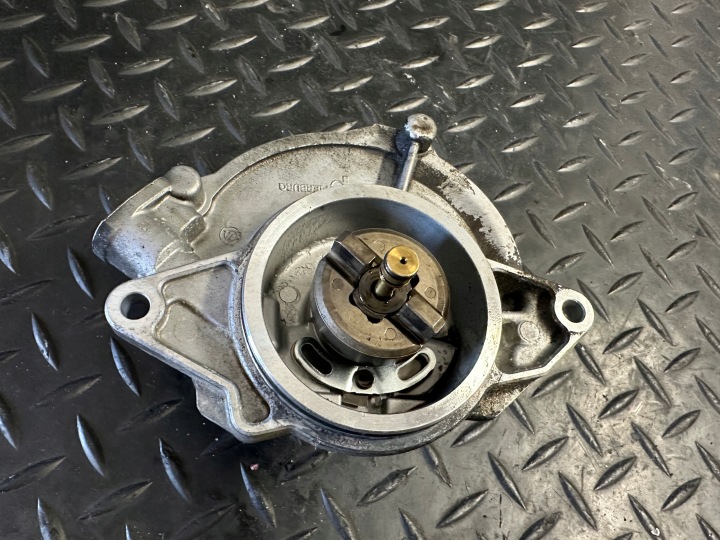 фото №6, Насос вакуум audi a8 d4 4.2 tdi cds 059145100j