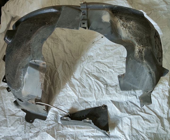 фото №1, Bmw i01 i3 захист підкрилок ліві передні 7270917 7368599 7368601 kpl