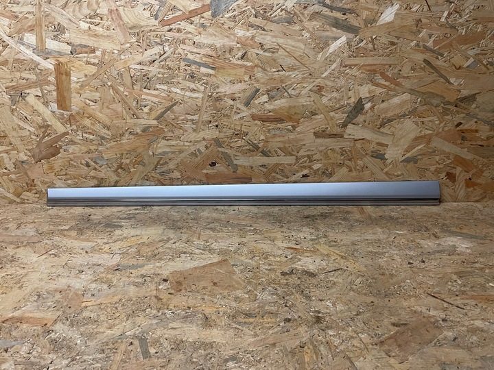 фото №1, Планка дверь правая правый перед mb c-klasa w203 744