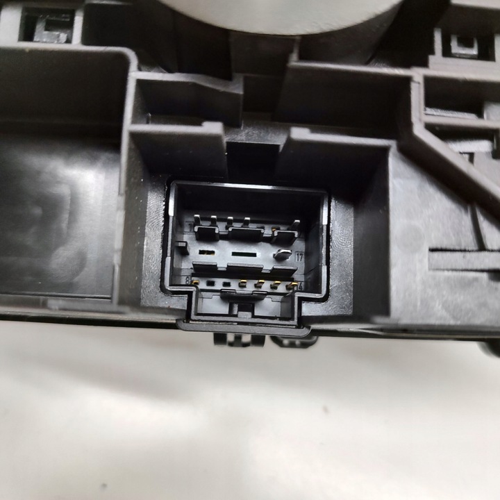 фото №7, Audi a4 s4 b9 8w 2018 рулевой/подрулевой / переключатель поворотов