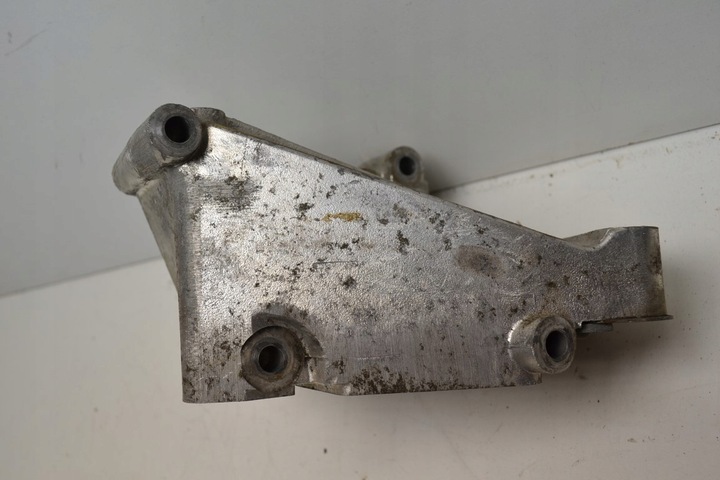 фото №6, Mercedes w123 230e ce лапи держатель генератора