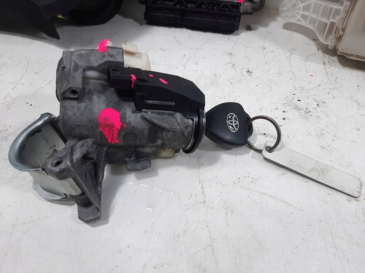 фото №8, Toyota auris e15 1.4 d4d 08r блок керування двигуна набір 0281013413 8966102e10