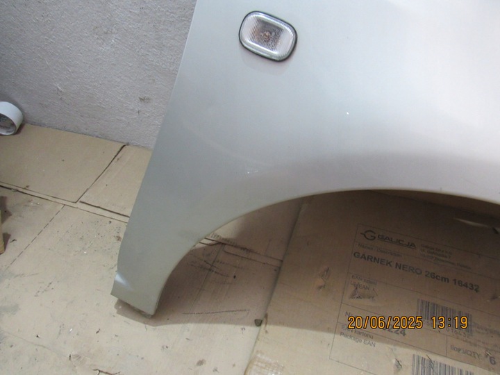 фото №8, Крило правий перед avensis t25 1c0