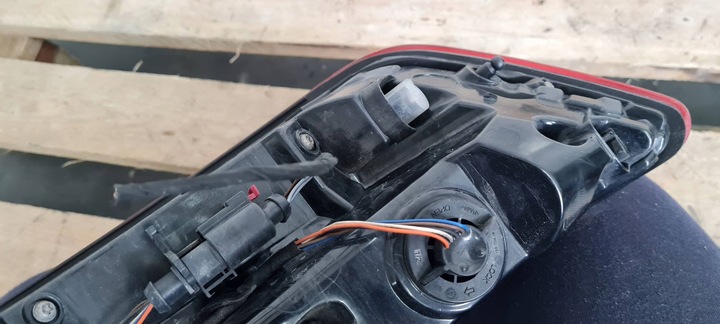 фото №8, A4 b9 8w s4 лампа led права праві зад w крило matrix eu sedan 8w5945092e