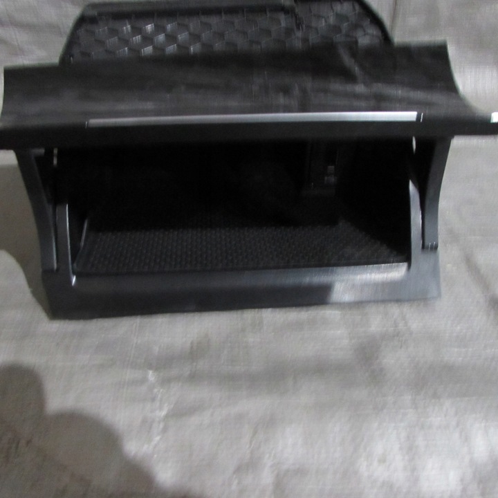 фото №1, Пепельница пианино vw golf 7 5g1863391