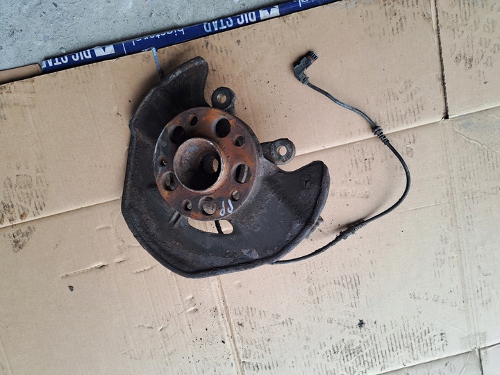 фото №1, Поворотна опора ступиця правий перед mercedes a w169 2.0 cdi