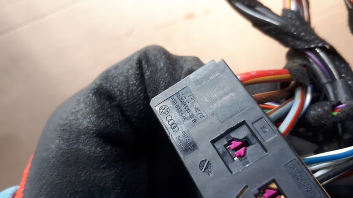 фото №8, A4 b9 8w штекер роз'єм радіо 8x0035444 a5 8w a6