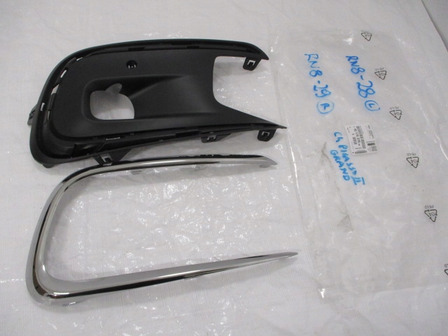 фото №1, Citroen c4 picasso ii рестайлинг решётка галоген правая pdc хром