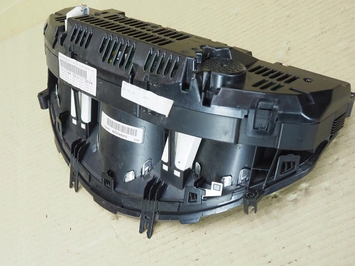 фото №16, Mercedes cls w204 спідометр  прилади 2049004402 англієць