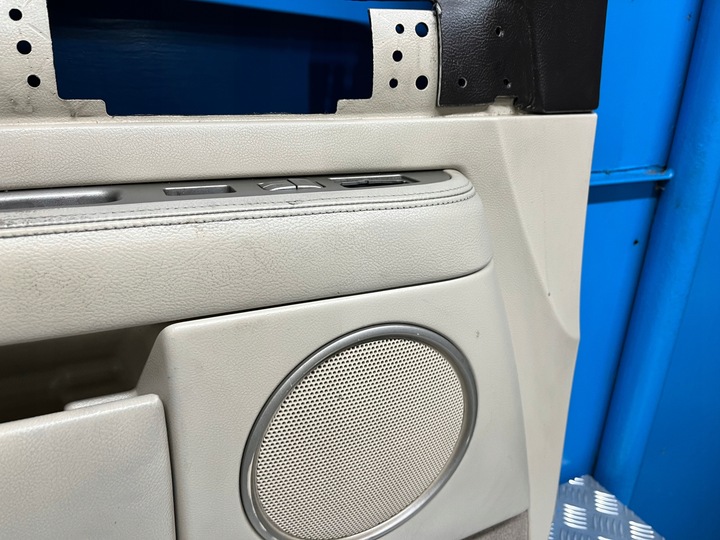 фото №11, Navigator ii 03- боковина обивка дверь левый перед