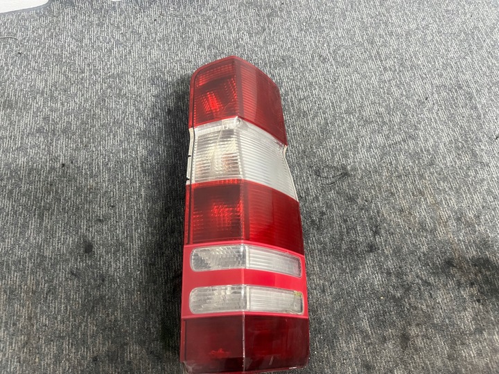 фото №1, Mercedes sprinter w906 315 2.2 cdi 2006r лампа правий зад права задня