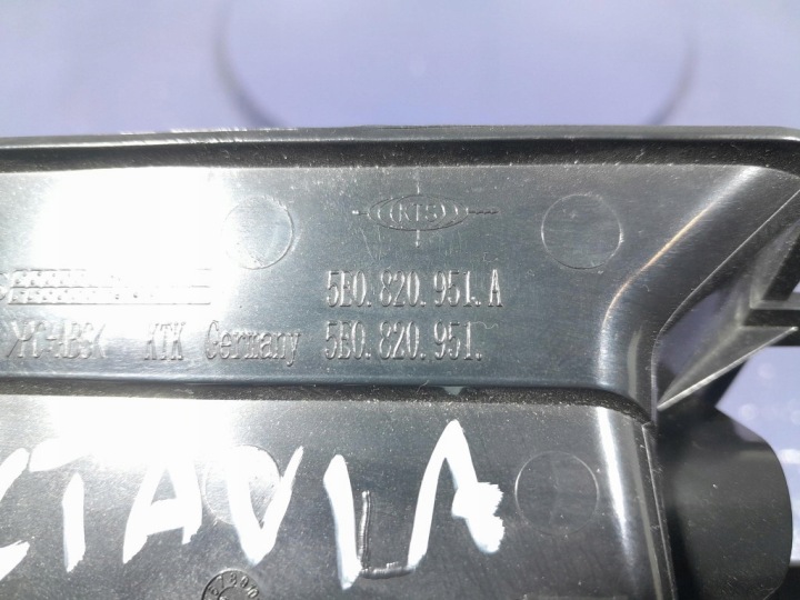 фото №5, Skoda octavia iii ґрати повітропровід панелі консолі середні 5e0820951a